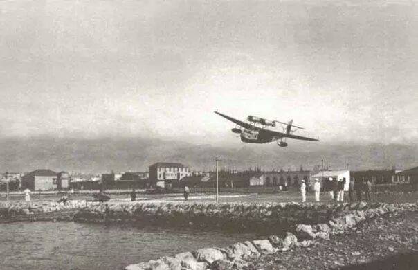Water Airport in El Mina